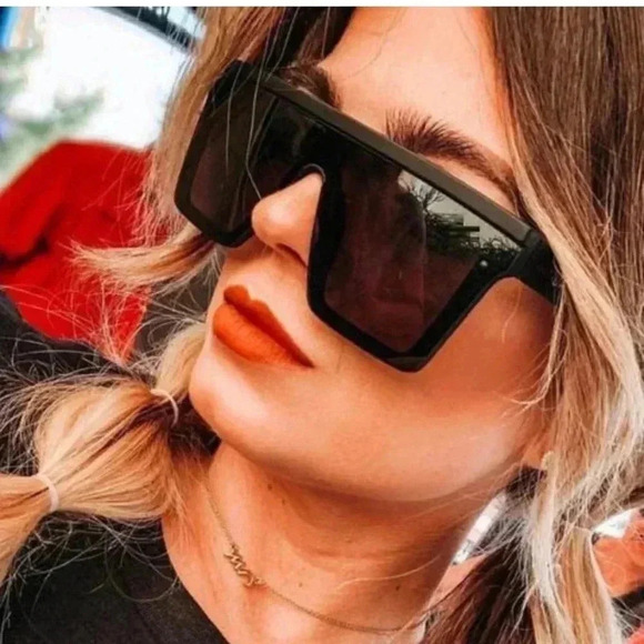 🆕Retro Trend Fashion Big Frame Black Sunglasses🆕 - Picture 1 of 5